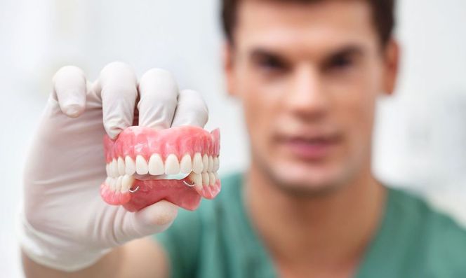 Когда необходимо протезирование зубов?