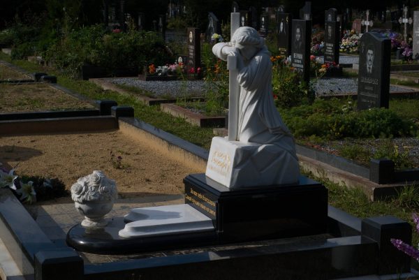Хованское кладбище: выбор гранитного памятника